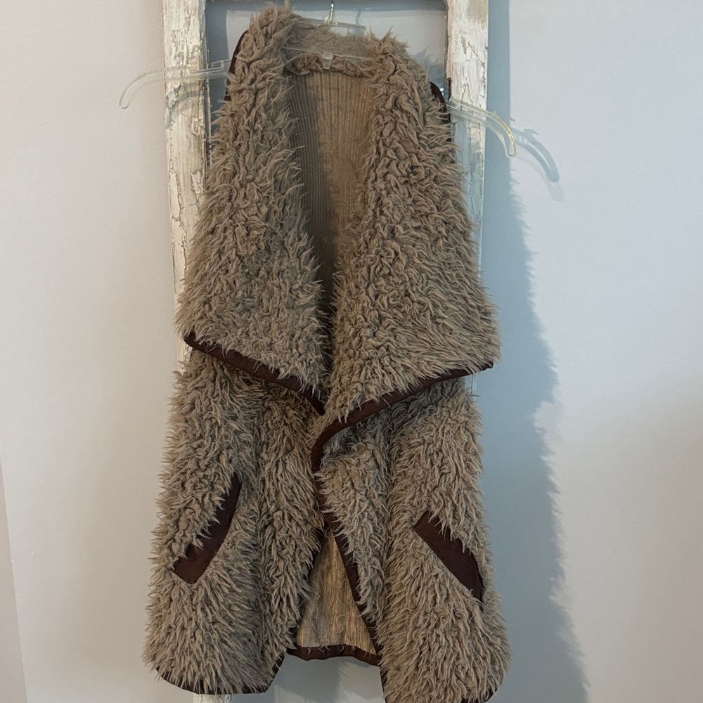 Cozy Faux Shearling Vest in Taupe with Brown Trim